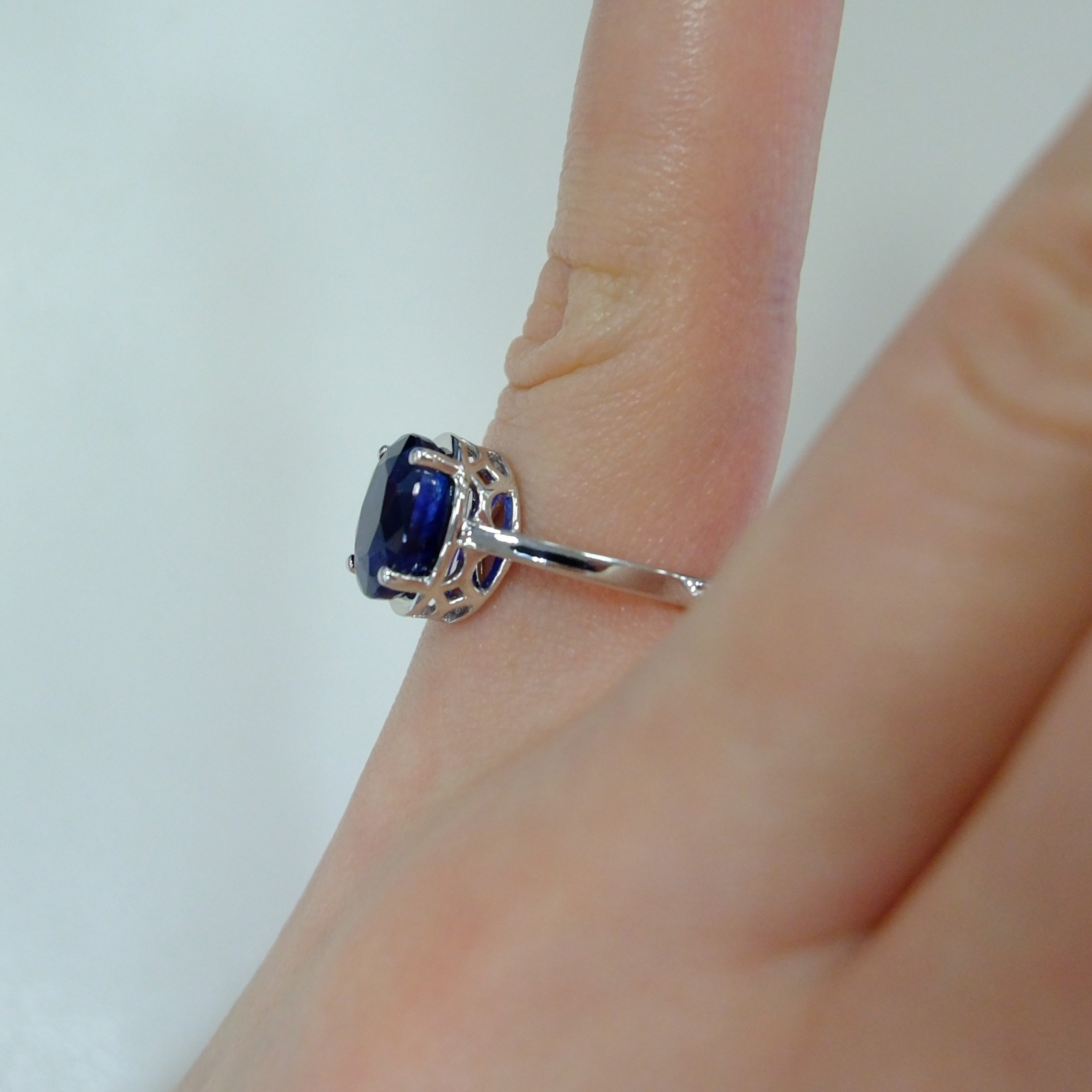 Серебряное кольцо с сапфиром